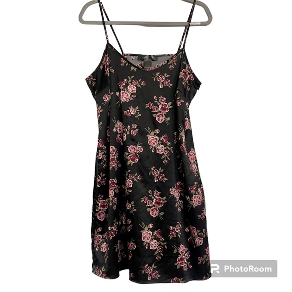 coco and shay Dresses & Skirts - Coco and Shay Floral Slip Dress